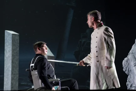 «Белая гвардия» в театре драмы.