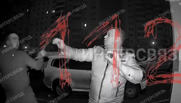 Мужчина в Челябинске напал с мачете на свою бывшую супругу и ее партнера.