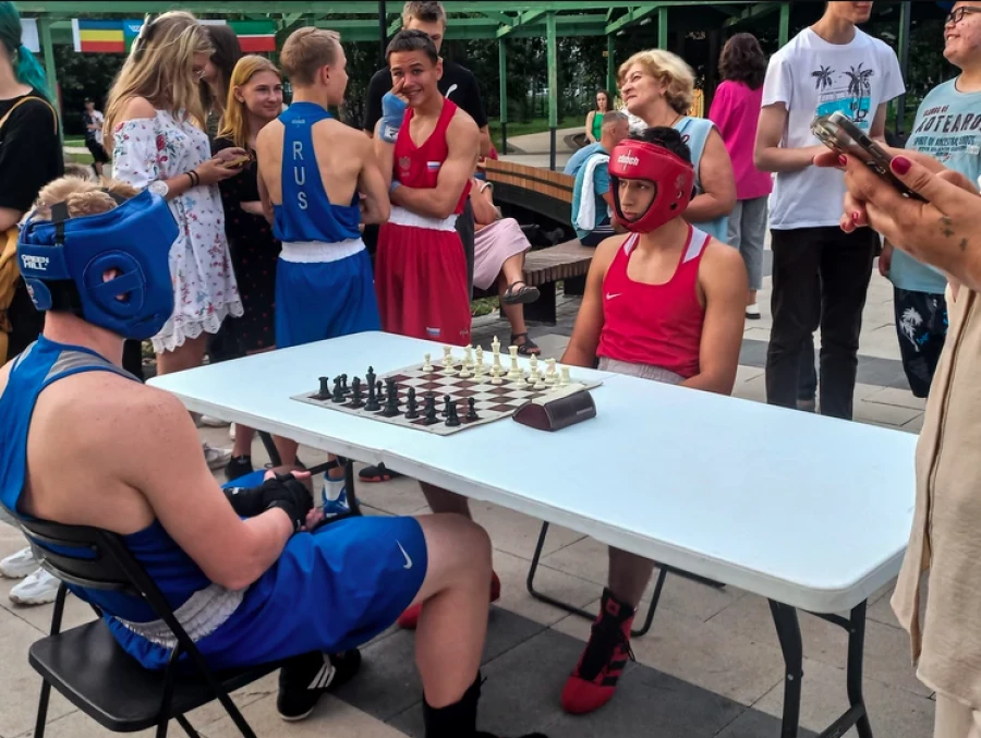 Соревнования по шахбоксу. 