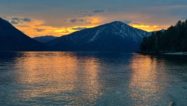Закат в Алтайском заповеднике.