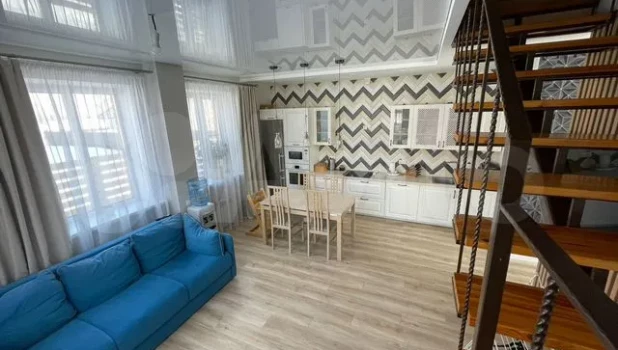 Коттедж за 11,8 млн рублей продают в Барнауле.