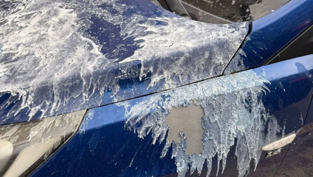 Кислотой облили машины в Барнауле.