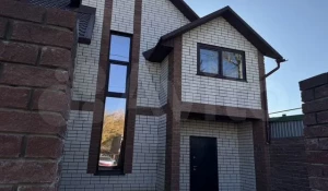 Коттедж за 16,5 млн рублей продают в Барнауле.