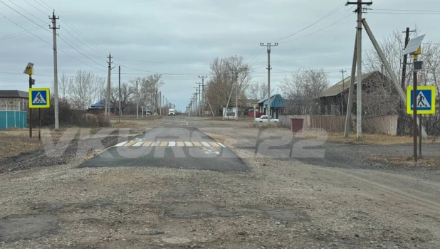 Дорога в поселке Малиновое озеро.