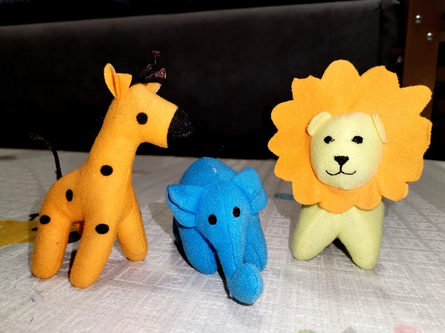 Детские игрушки. Дети.