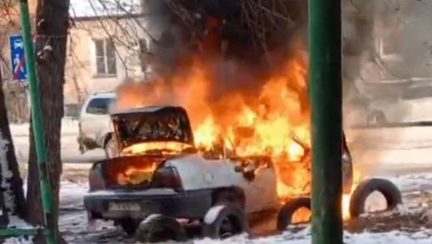 Горящая машина в Барнауле