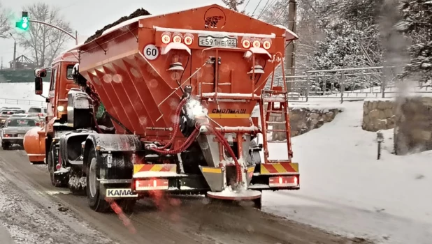 Уборка снега в Барнауле.