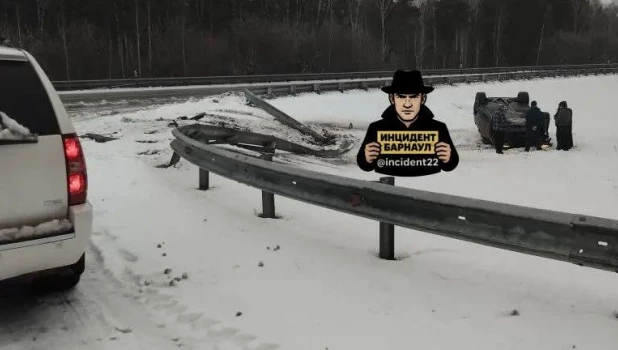 Машина перевернулась на Чуйском тракте