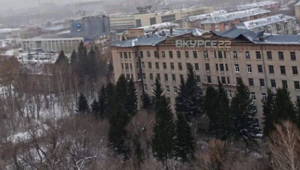 Снесенная ветром крыша на ул. Германа Титова 