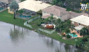 Самолет рухнул на задний двор частного дома.