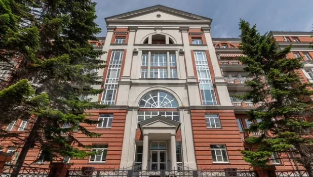 В Барнауле продают квартиру за 25 млн рублей.