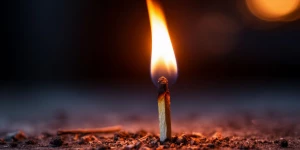 Огонь. Спичка. Пожар.