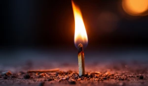 Огонь. Спичка. Пожар.