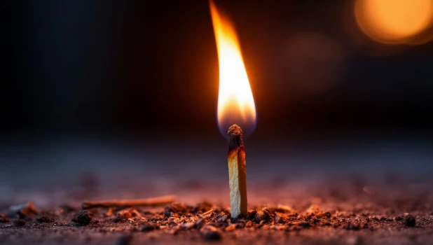 Огонь. Спичка. Пожар.