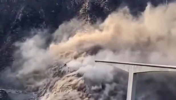 Мост в Китае рухнул.