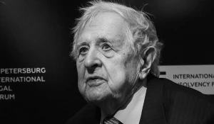 Правовед Юрий Толстой.