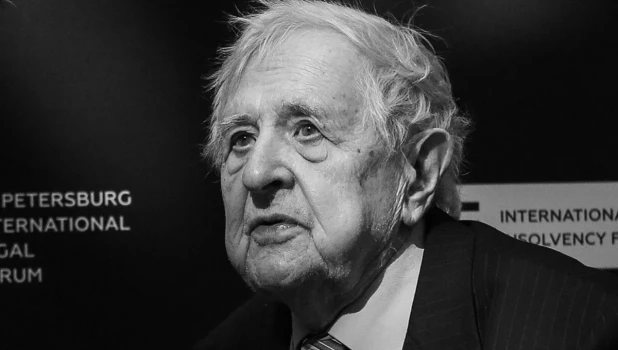 Правовед Юрий Толстой.