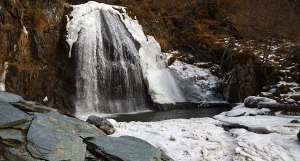Замерший водопад Корбу