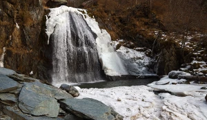 Замерший водопад Корбу