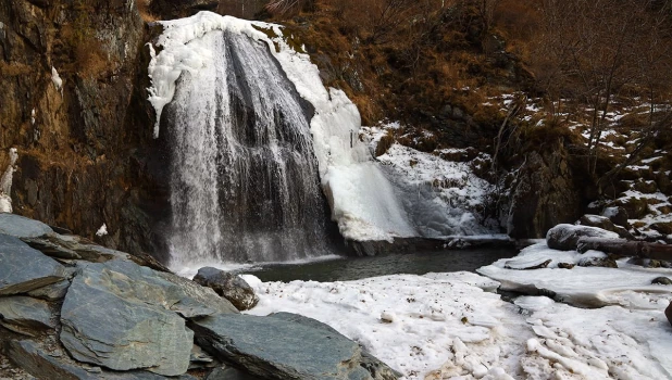 Замерший водопад Корбу