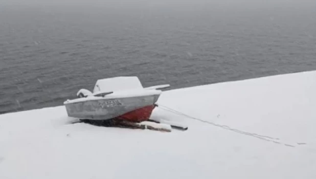 Телецкое озеро в тумане