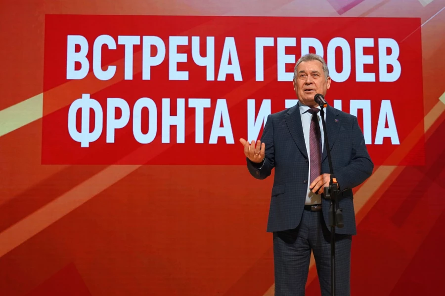 Александр Романенко.