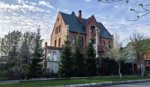 Коттедж-дворец с садом и спортивным залом