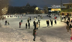Каток в парке «Изумрудный».