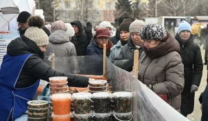 Продовольственная ярмарка в Барнауле.