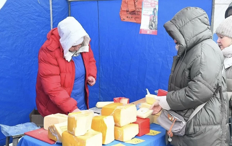 Продовольственная ярмарка в Барнауле.
