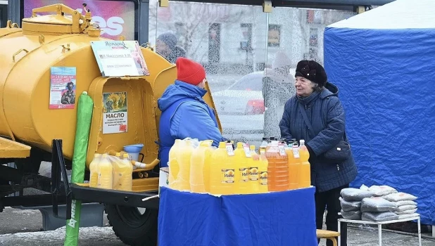 Продовольственная ярмарка в Барнауле.