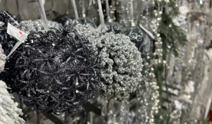 Новогодние игрушки в магазине «KÜCHENLAND HOME».