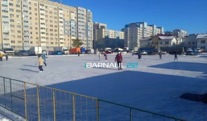 Открытый каток на ул. Ускова, 11.