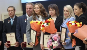 В пятницу 14 ноября в правительстве Алтайского края наградили 87 алтайских ученых и производственников.