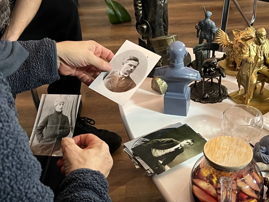 Обсуждение памятника Борисову в арт-резиденции «Носорог».