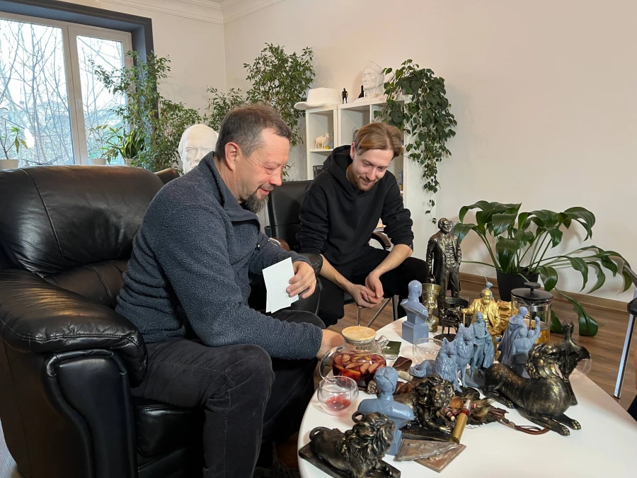 Обсуждение памятника Борисову в арт-резиденции «Носорог».