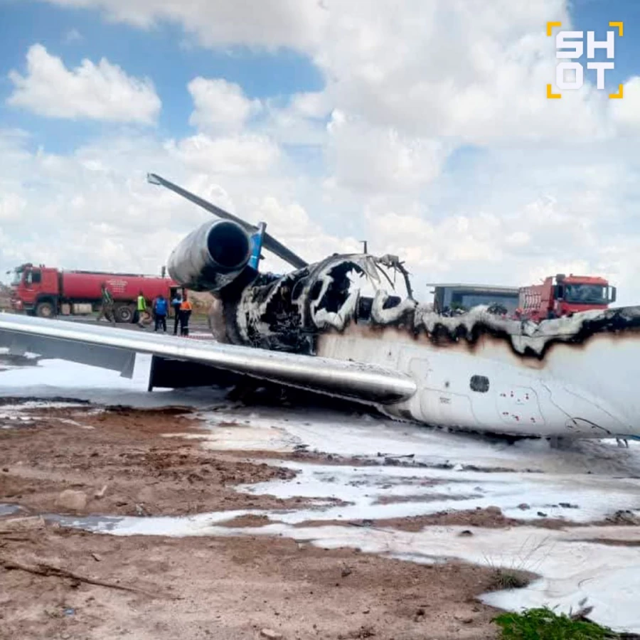В ДР Конго загорелся самолет.