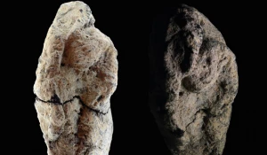 Статуэтка в виде женщины с гусем