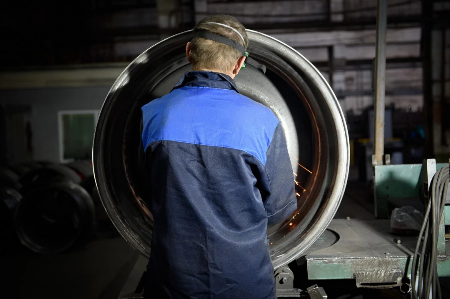 Промышленность. Производство. Металлообработка. Завод.