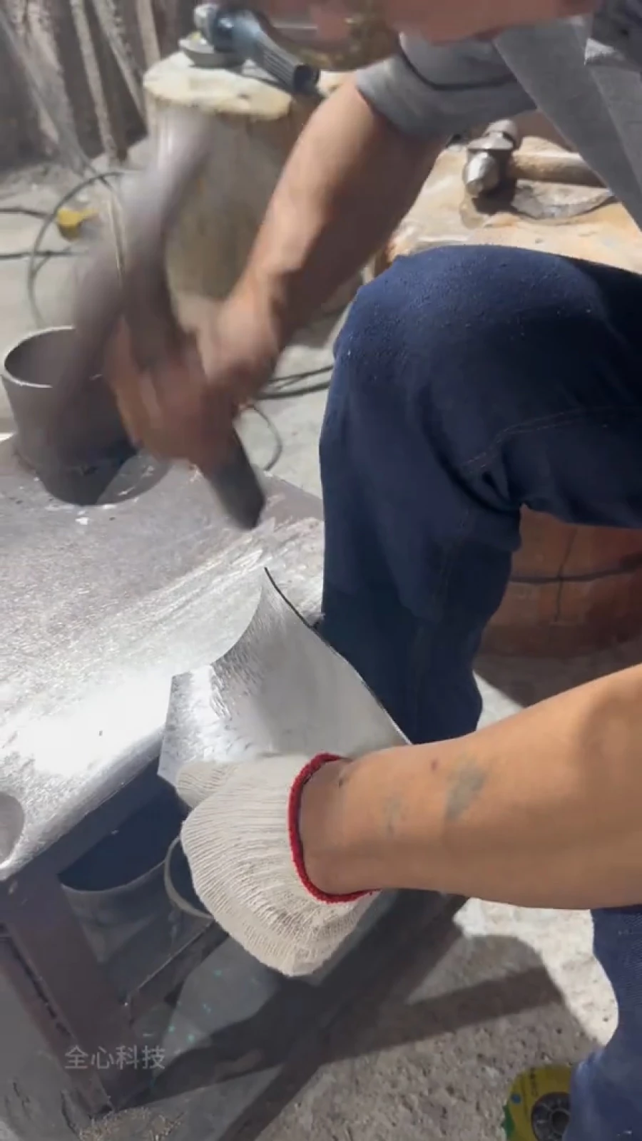 Изготовление скульптуры.