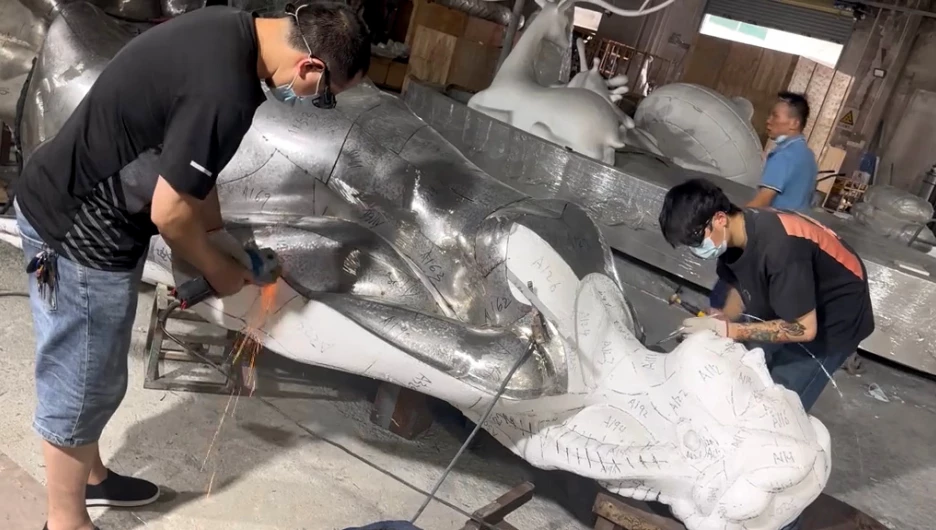 Изготовление скульптуры.