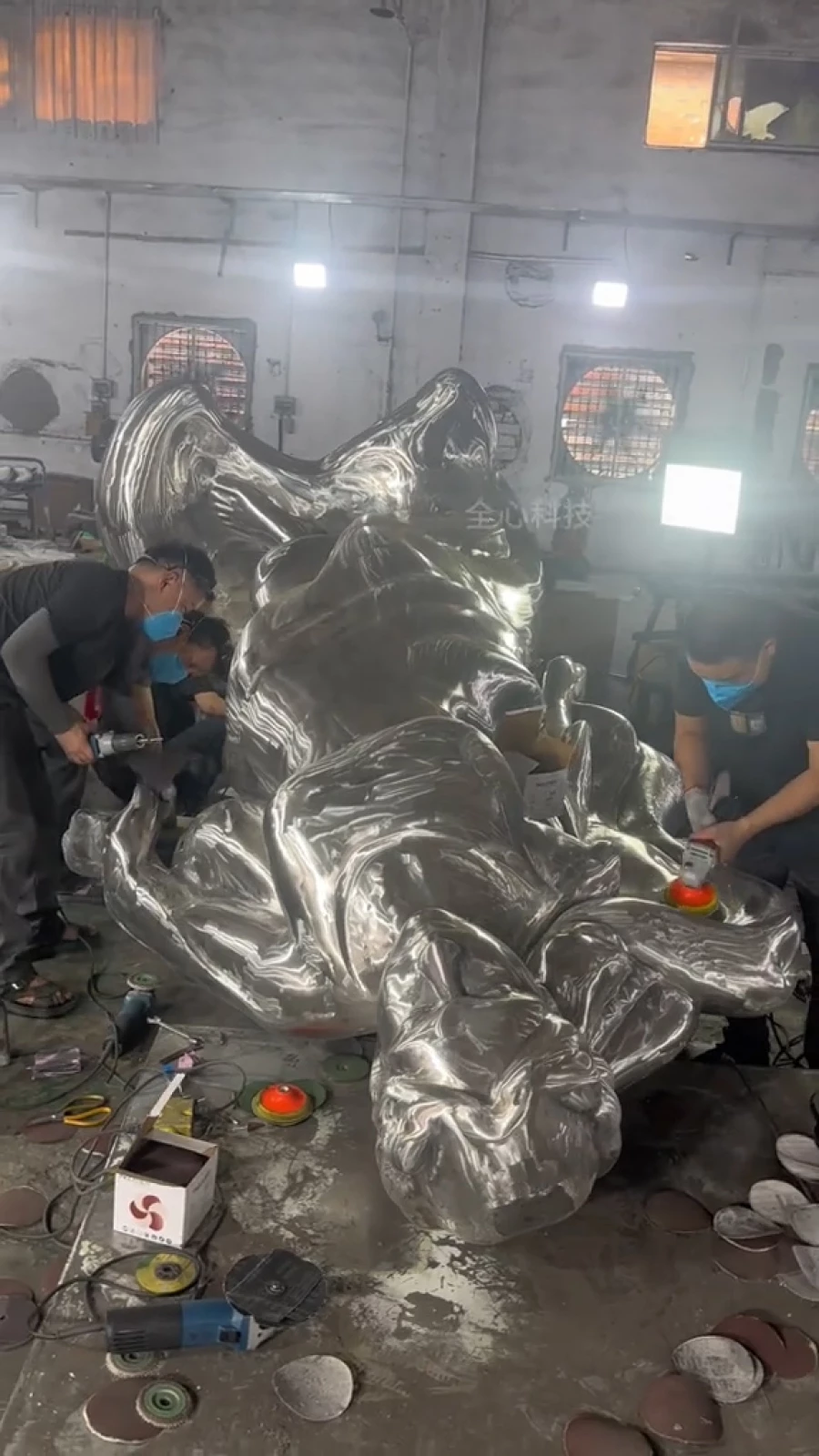 Изготовление скульптуры.