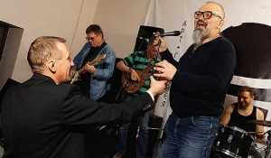 Выступление "Девятки" в арт-галерее "Шляпа". Фото из архива Юрия Красильникова