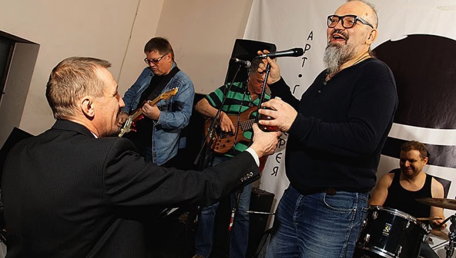 Выступление "Девятки" в арт-галерее "Шляпа". Фото из архива Юрия Красильникова