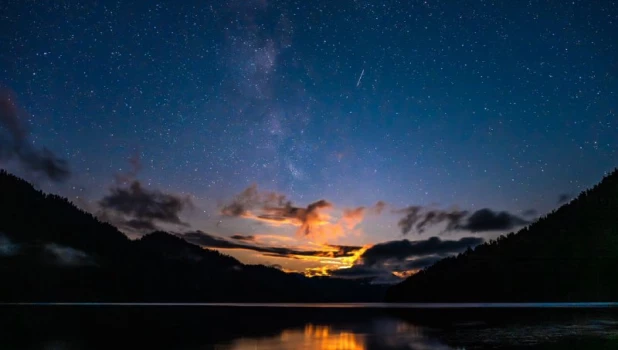 Звездное небо над Телецким озером 