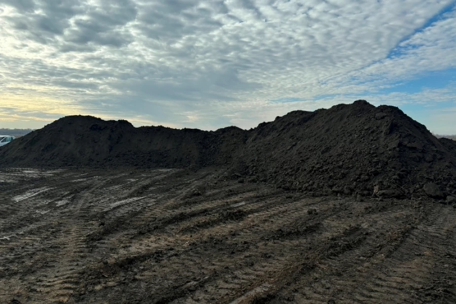 В Барнауле полицейские пресекли хищение почвы с земельных участков.