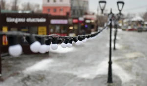 Подготовка новогоднего городка на ул. Мало-Тобольской 