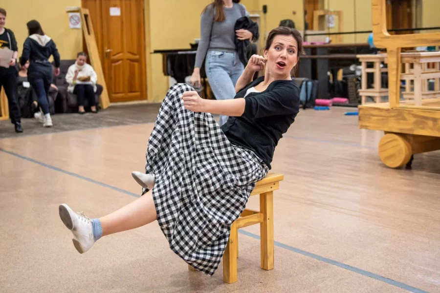 Репетиция мюзикла «Девчата»