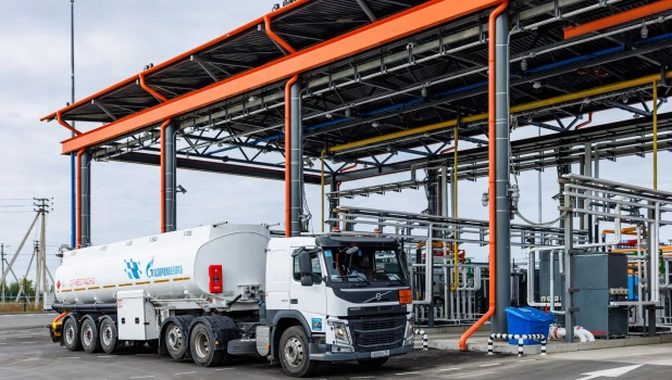 «Газпром нефть» организовала поставки топлива для сельхозпроизводителей из 17 регионов России.