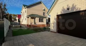 В Барнауле продают коттедж за 25 млн рублей.